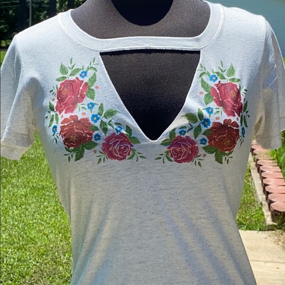 Ali Dee Ladies' Wild Roses Choker Tee - Picture 3 of 5